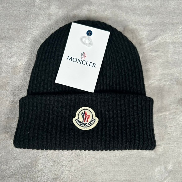 NWT Moncler Berretto Tricot 100% Wool Unisex Beanie Brand New AUTHENTIC Designer - Picture 1 of 8